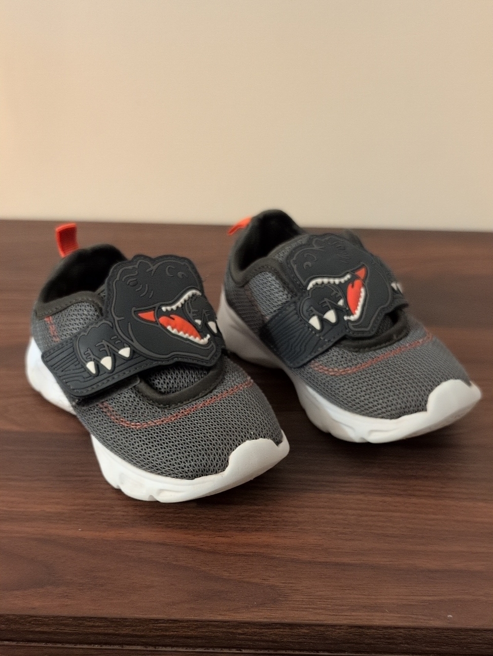 Carter's Green & Red T-Rex Kids Sneakers Size 9M (Toddler Size)